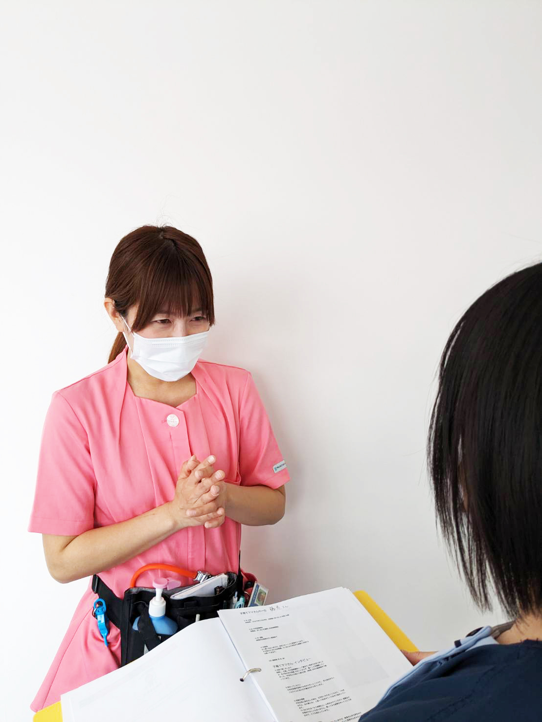 ママさんナースの退勤 「後はお願いします」の写真